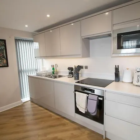 Cosy 1 Bed In Free Netlfix And Sky Tv And Coffee Machine Apartment