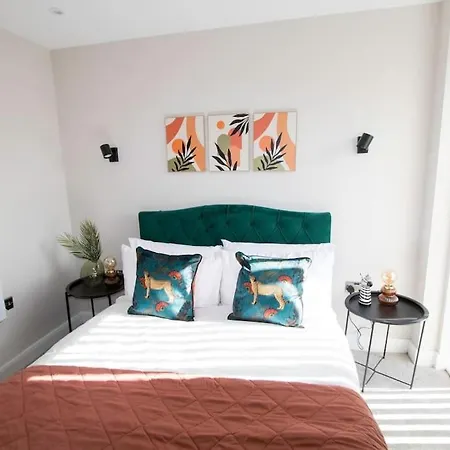 Cosy 1 Bed In Free Netlfix And Sky Tv And Coffee Machine Apartment